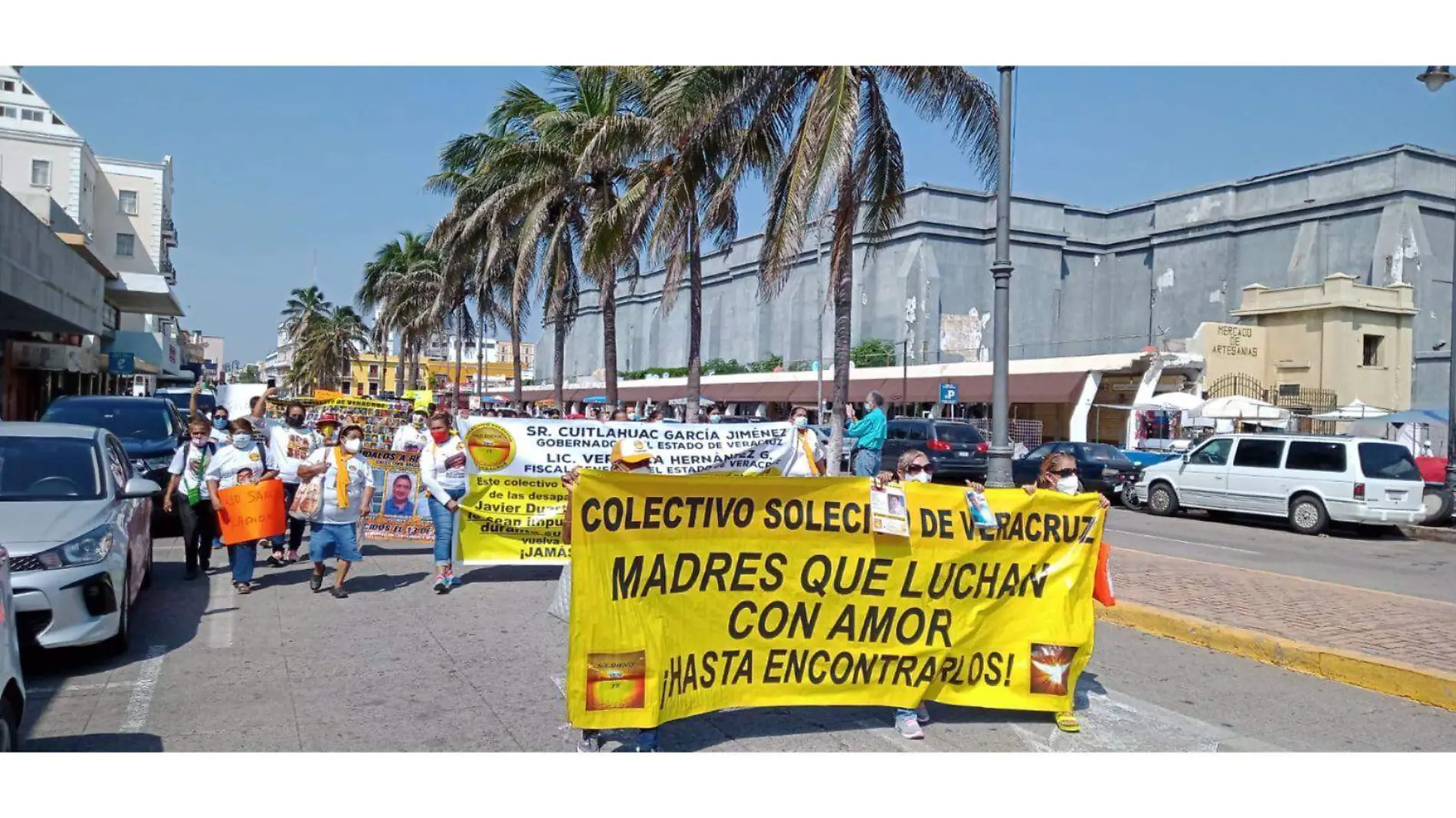 Marchan colectivos